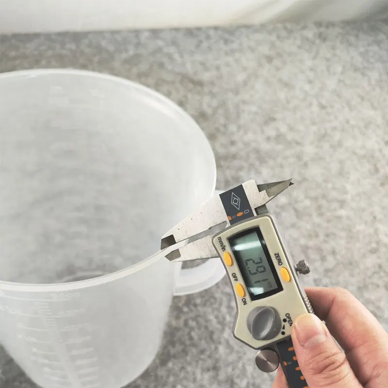5 liter oil measuring cup Large capacity with graduated transmission oil measuring cup auto repair drum wave box filling mea
