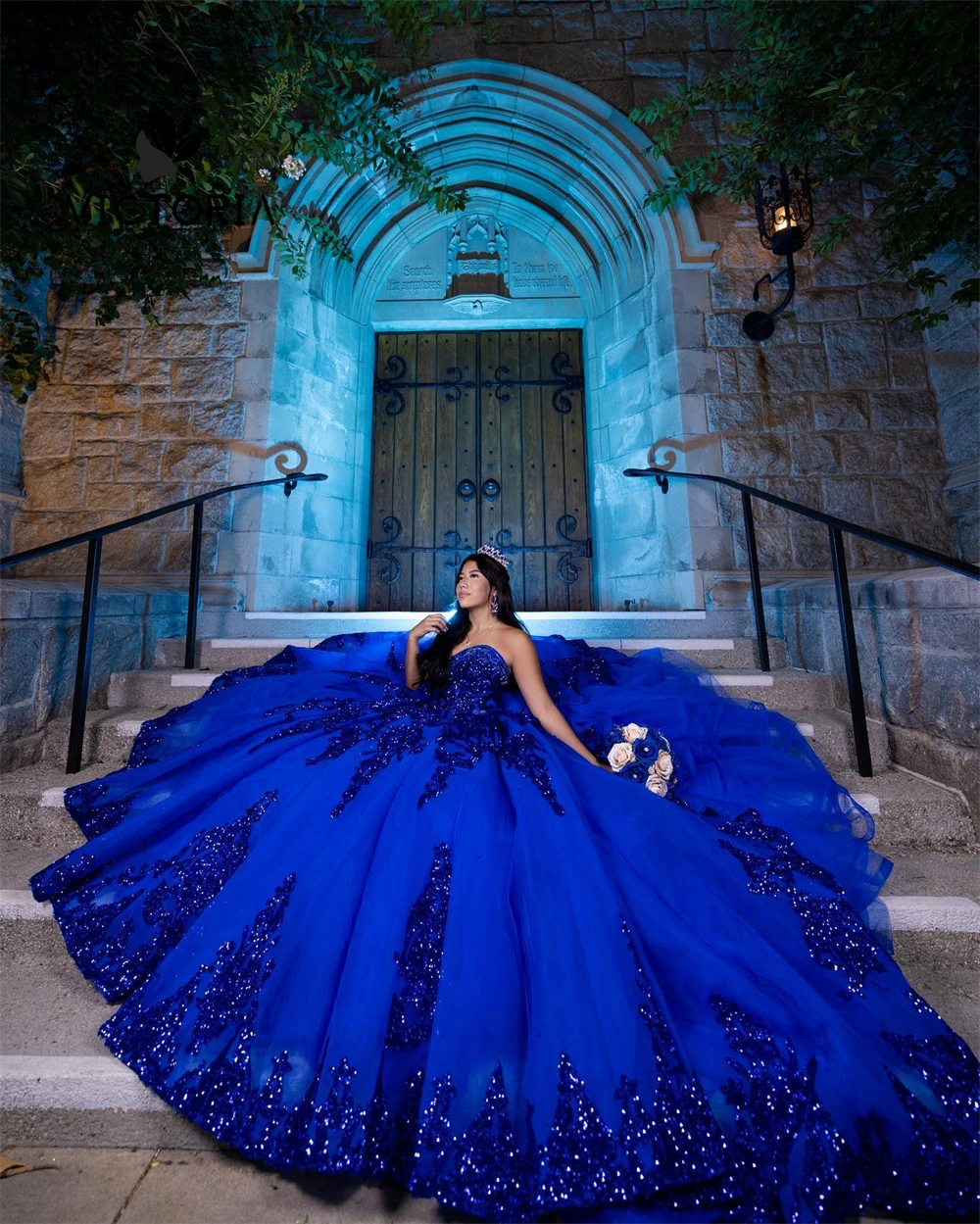 Abito Da Principessa Blu Glitterato Con Perline, Scollo Svasato, Maniche Corte, Vita A Corsetto Per 15/16 Anni