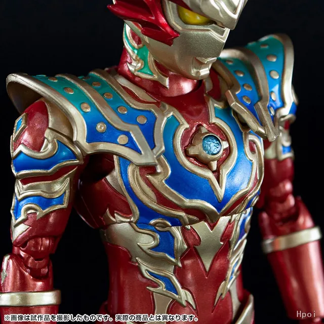 Goods In Stock 100% Original BANDAI SHF Ultraman Taiga TRI-STRIUM 