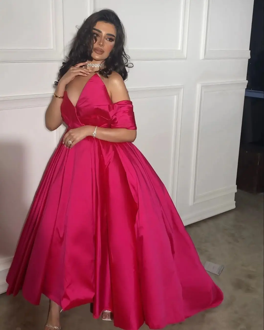 

Fuchsia A Line Arabia Long Prom Dresses Off The Shoulder Prom Party Gowns Slit Side Formal Evening Dress with Train