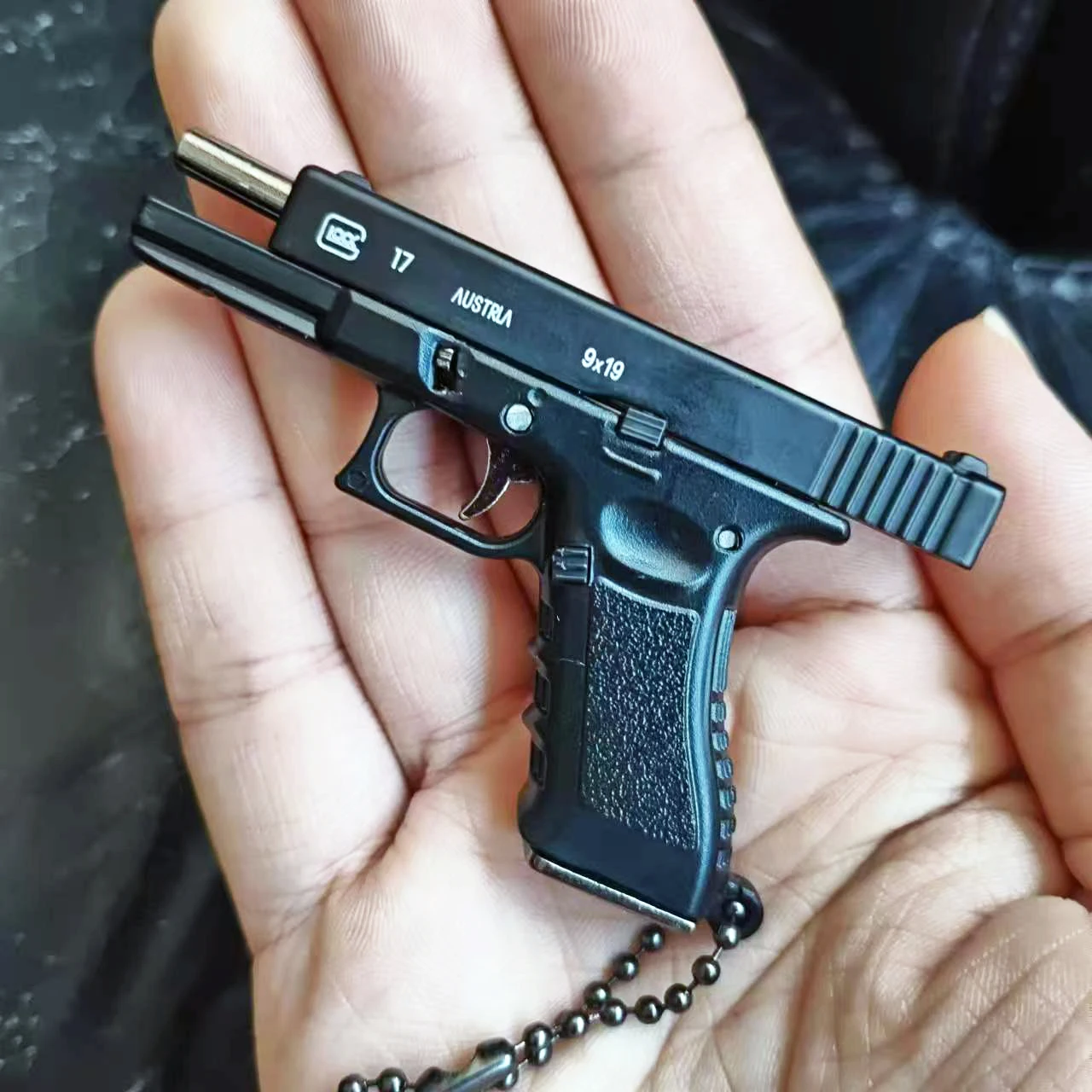 toy guns Semi-alloy 1:3 Pistol Model Metal Mini G17 Toy Gun Detachable DIY Keychain Pendant Ornaments Children's Toy