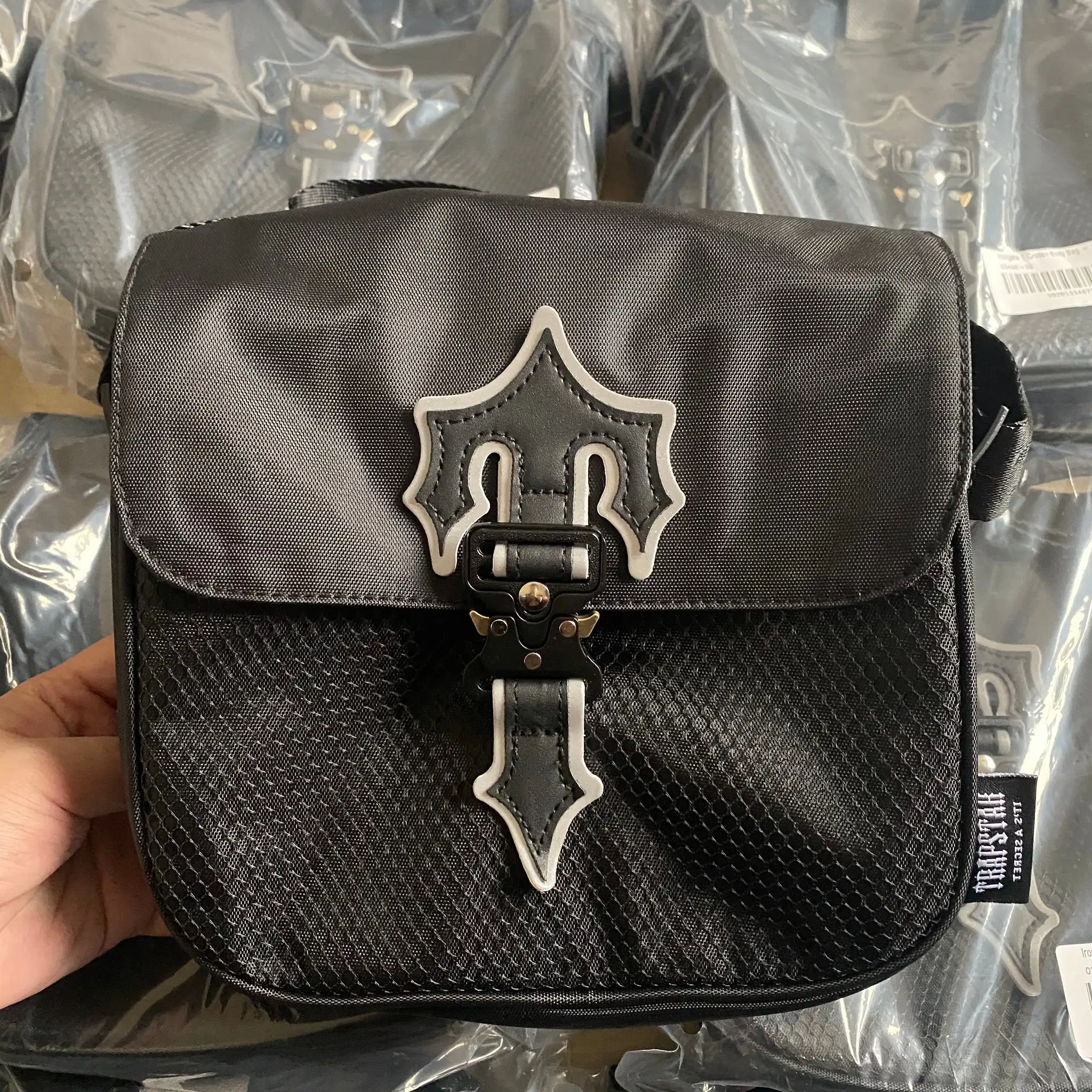 全てのアイテム 即完売品 Trapstar Shoulder bag ショルダーバッグ