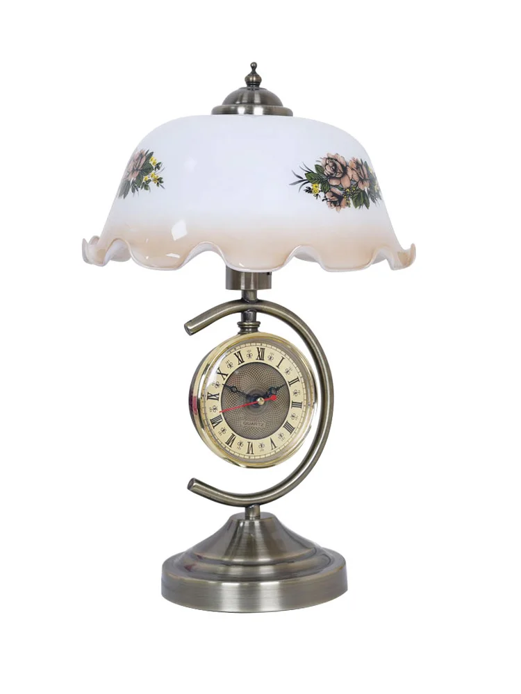 

New Chinese style retro nostalgic style bedroom desk lamp in Republican style study and living room with clock decoration