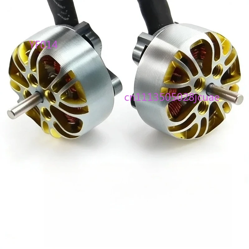 Deux moteurs brushless 1103 8500KV côte à côte, prêts pour l'installation sur un drone FPV d'intérieur.