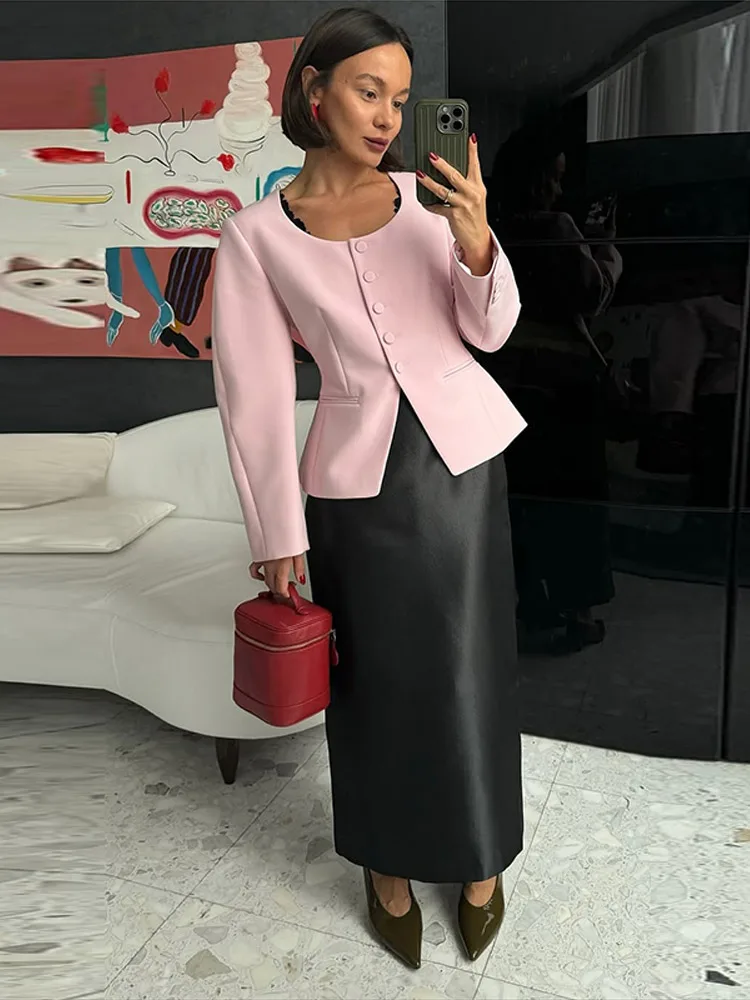Neue Charmante Damen-Outfits: Trägerlose Taillenbetonte Tube-Tops und Lange Röcke für den Frühling – Detail 25