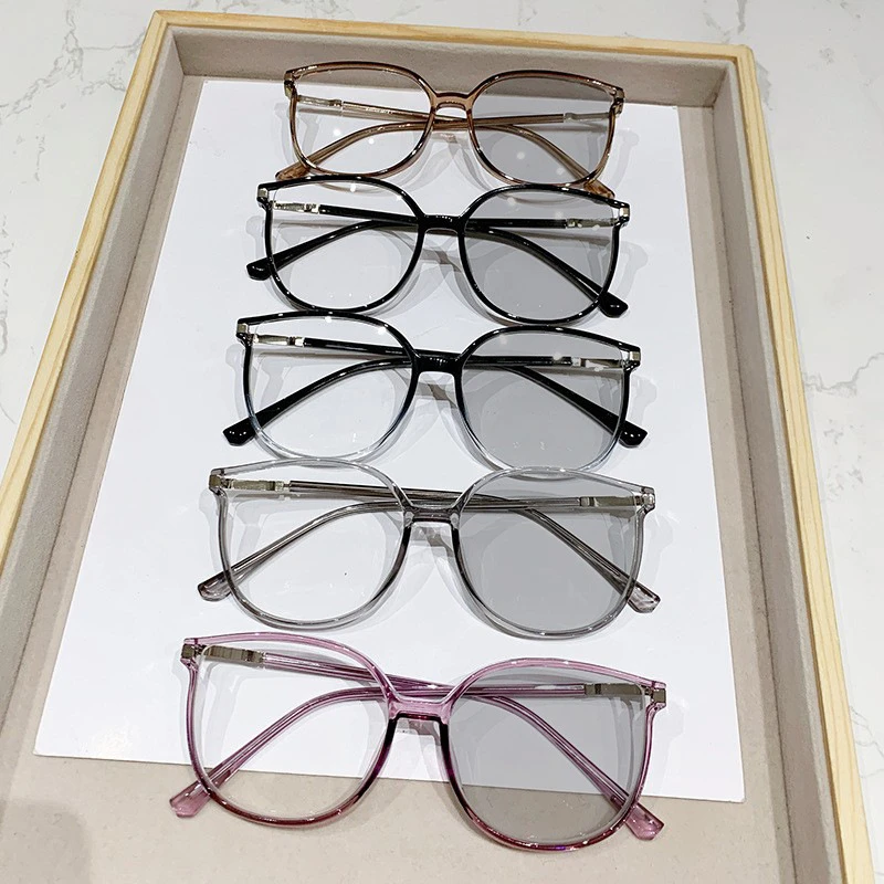 Photochrome Myopie-Brille für Damen, übergroße Brille mit funkelndem Rahmen, Outdoor-Sonnenbrille mit UV-Schutz, Nahsichtbrille – Detail 7