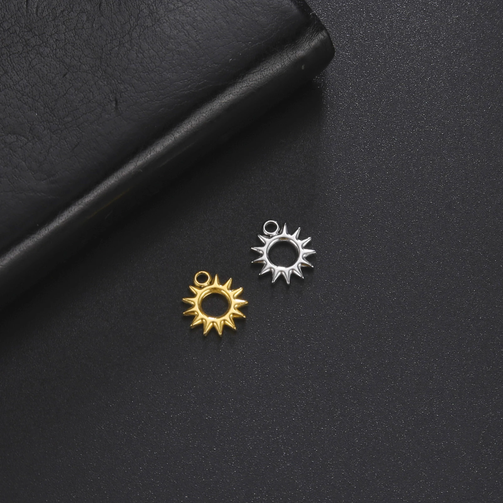 5 teile/los Tiny Sun Charms Halskette Armband Zubehör Edelstahl Sonne Anhänger Für Sommer Schmuck Machen Liefert Großhandel – Detail 2
