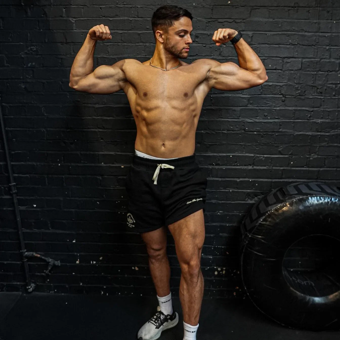 New VQ Muscle Fitness Brothers Summer Sports Casual Cotton Five-Part Pants Men Running Loose Shorts Male Model AE Stock