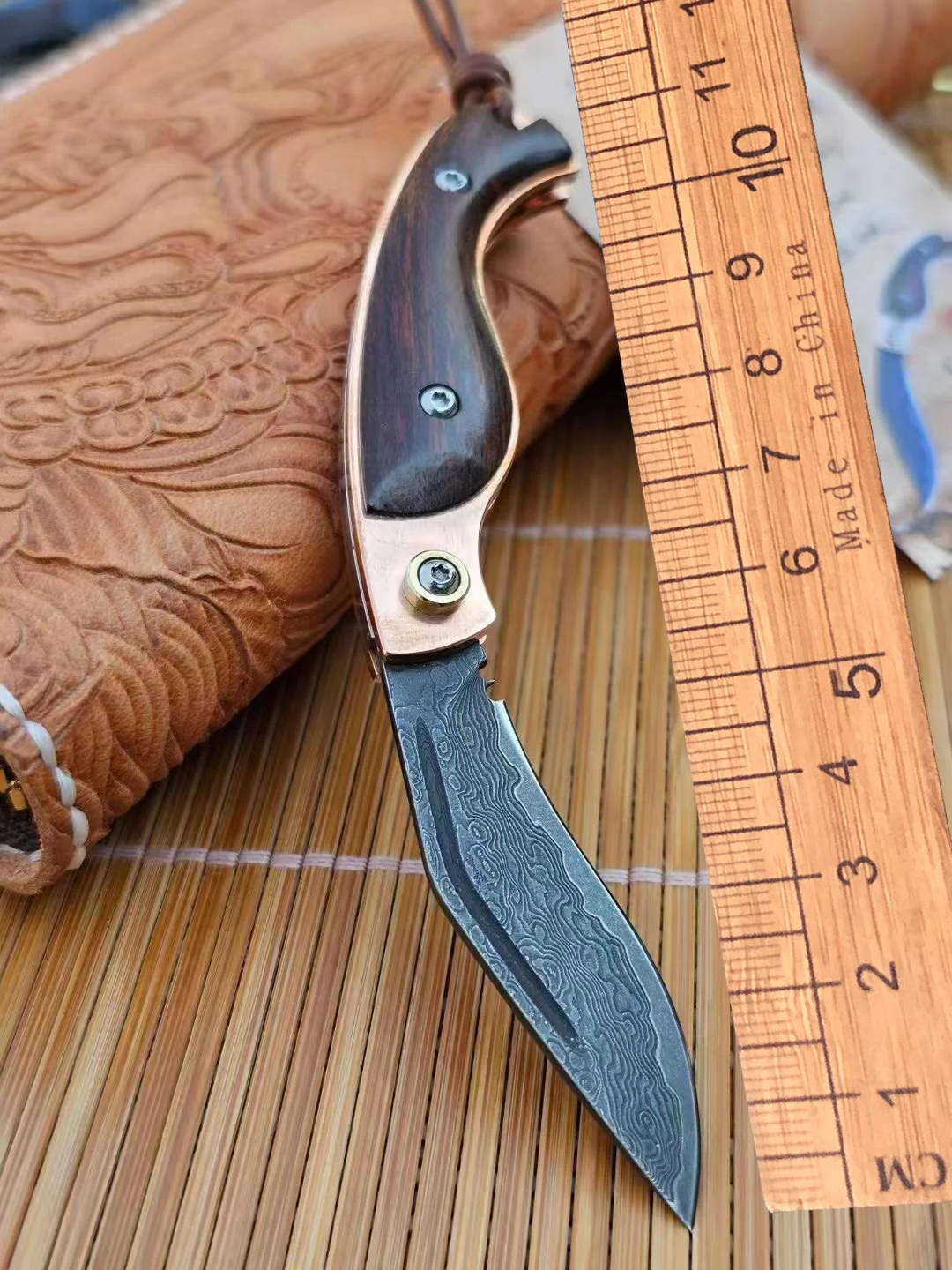 

Damascus Steel Mini Folding Knife with Wooden Handle Sharp Camping Outdoor Survival Portable Hunting Knife Kitchen EDC Tool