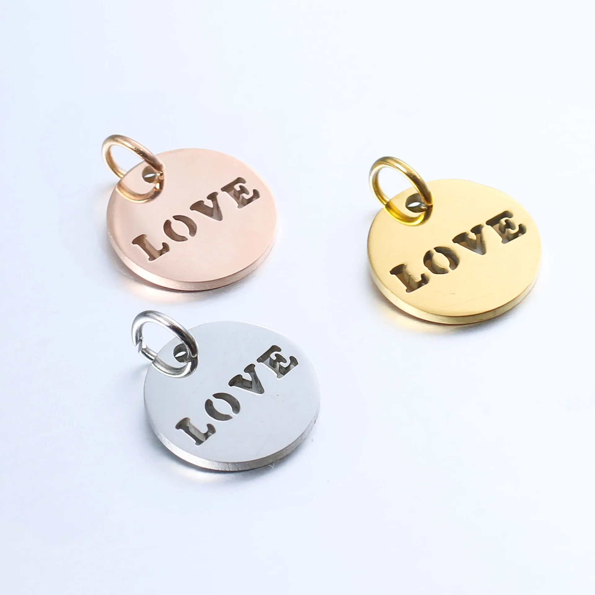 DOOYIO 5 teile/los Edelstahl Charms Runde Hohl-out Liebe Anhänger DIY Halskette Ohrring Schmuck Handgemachte Accessoires