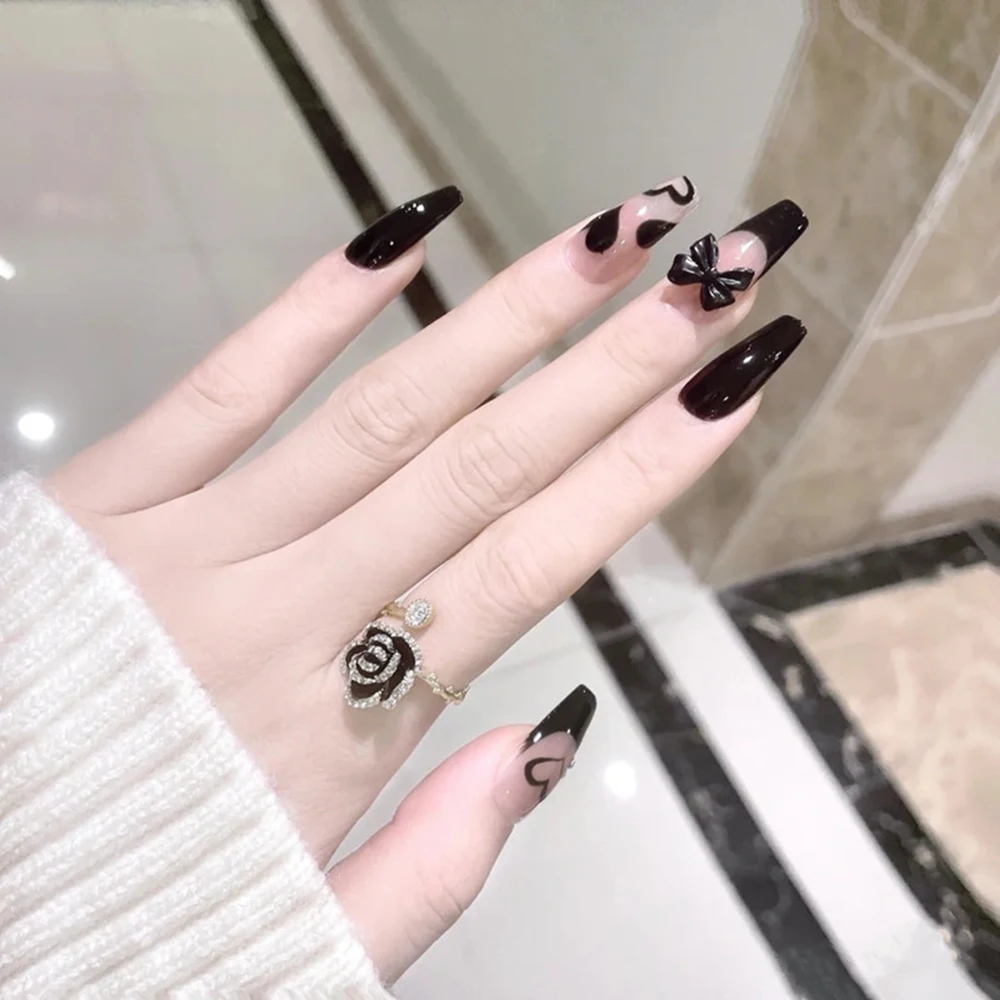 マニキュア用の黒い蝶の形をしたかわいいネイル,サロン