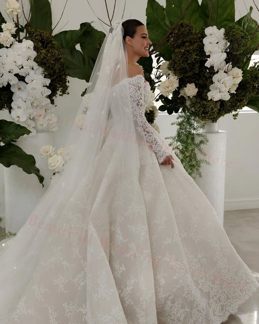 Sweetheart  Button Beautiful Embroidered A-Line Lace Appliques Bridal Gowns Long Sleeves Luxury Wedding Dresses For Women 2024 3