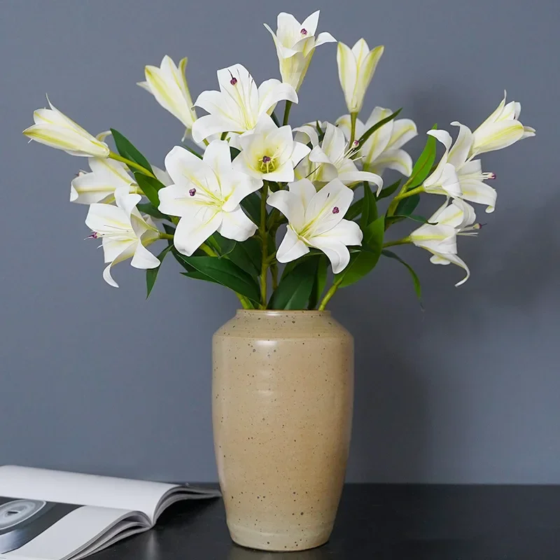 Bouquet di gigli artificiali - Gigli viola realistici per matrimoni, feste e decorazioni per la casa - Fiori di plastica resistenti (vaso non incluso) | Leroy Merlin