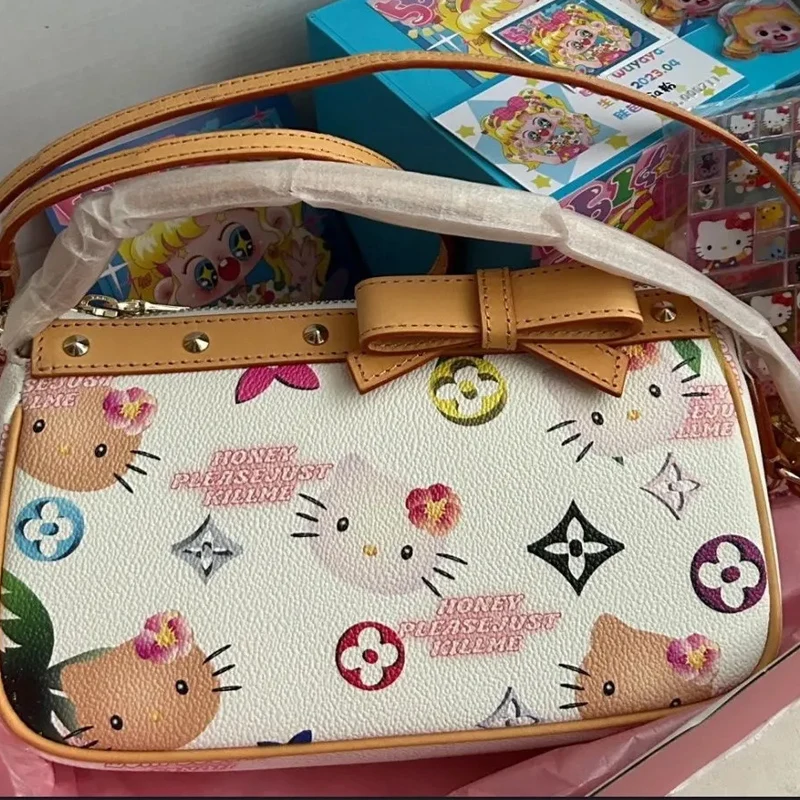 

MINISO Sanrio Kawaii Anime Hello Kitty handbag Cute Cartoon Kuromi Underarm bag crossbody bag makeup bag Storage bag Girl toy