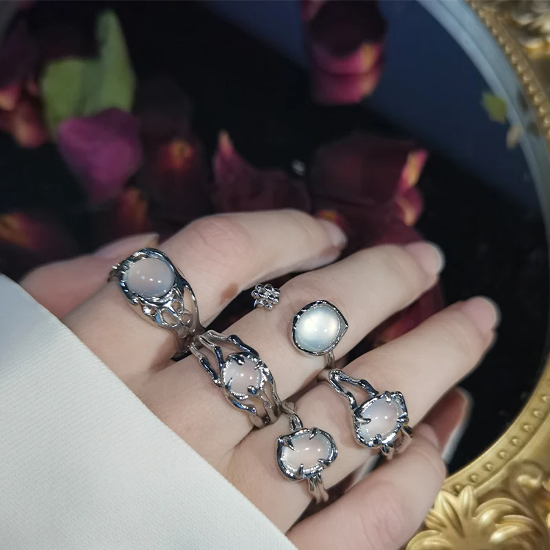 Gothic Red Opal Irregular Natural Stone Rings Red Stone Rings for Women Y2K Animal Tail Spider Ring Aesthetic Creative Jewelry finger ring,animal ring