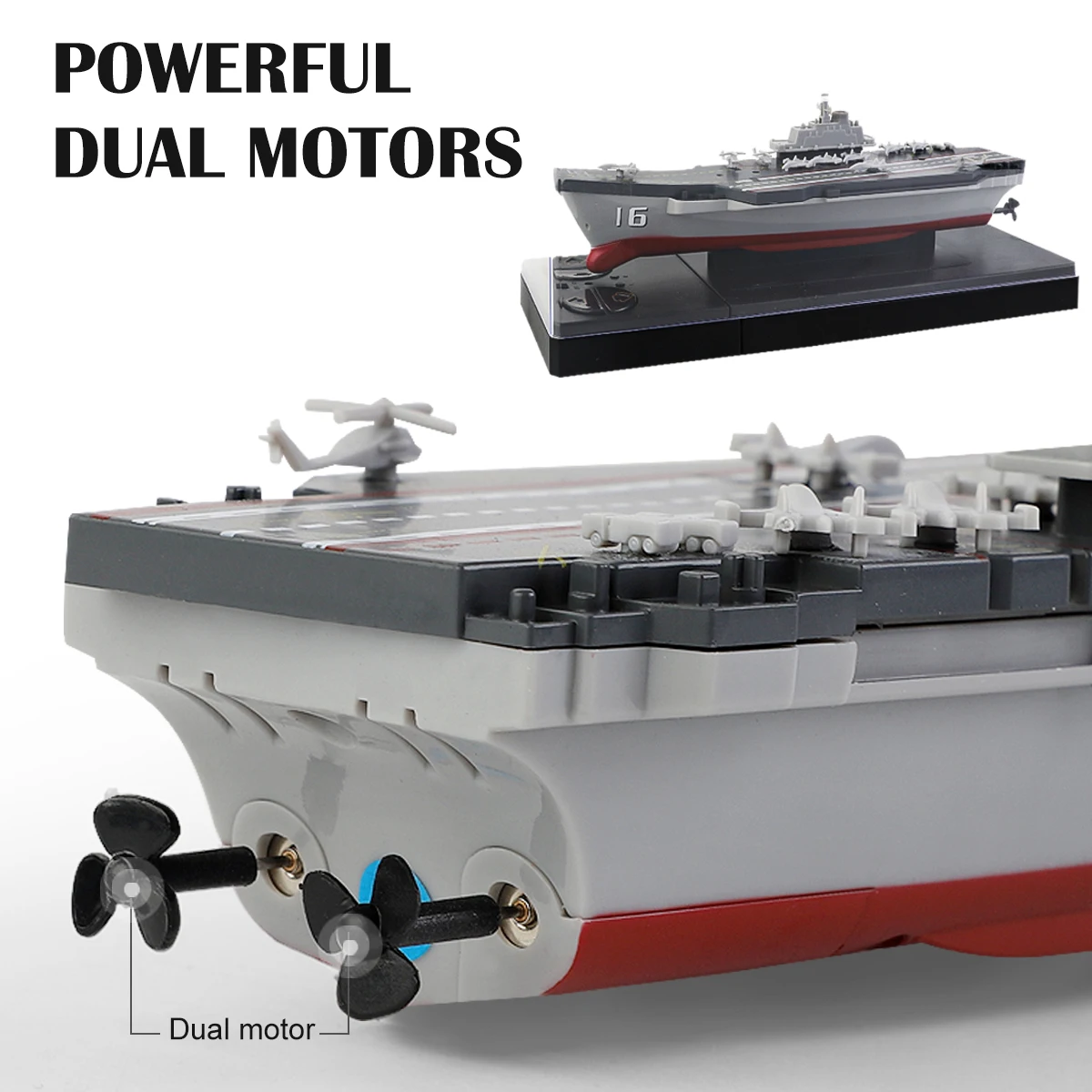 Enfant utilisant la télécommande pour diriger le mini sous-marin, jouet de simulation bateau nucléaire porte-avion captivant.