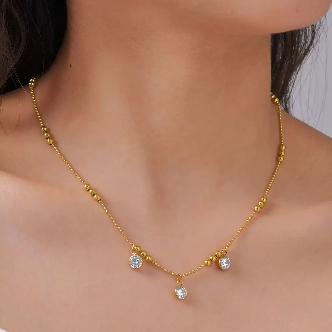Collier en or jaune et perles d'eau douce