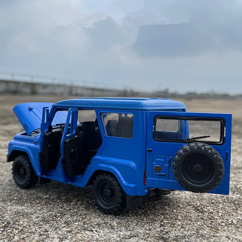 絶対希少 1/18 UAZワズ（UAZ）「ハンター」 合金製 パトロールカー 絶対希少 1/18 UAZワズ（UAZ）「ハンター」 合金製 パトロール