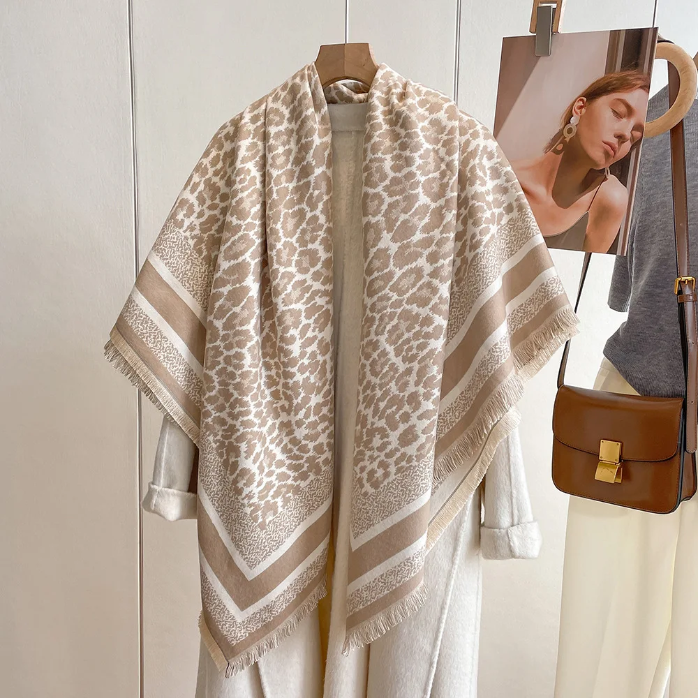 

Designer Brand 목도리 2023 New Leopard Print Large Square Warm Cashmere Scarf Women's Thick Women's Шарф Fashion Bib Cape Hot Sale
