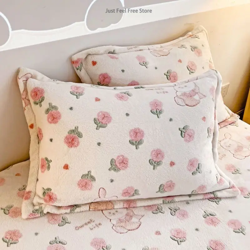 

Winter Snowflake Velvet Warm Pillowcases, Plus Velvet And Stain-Resistant Pillowcases, A Pair Of Double-Sided Velvet Pillowcases