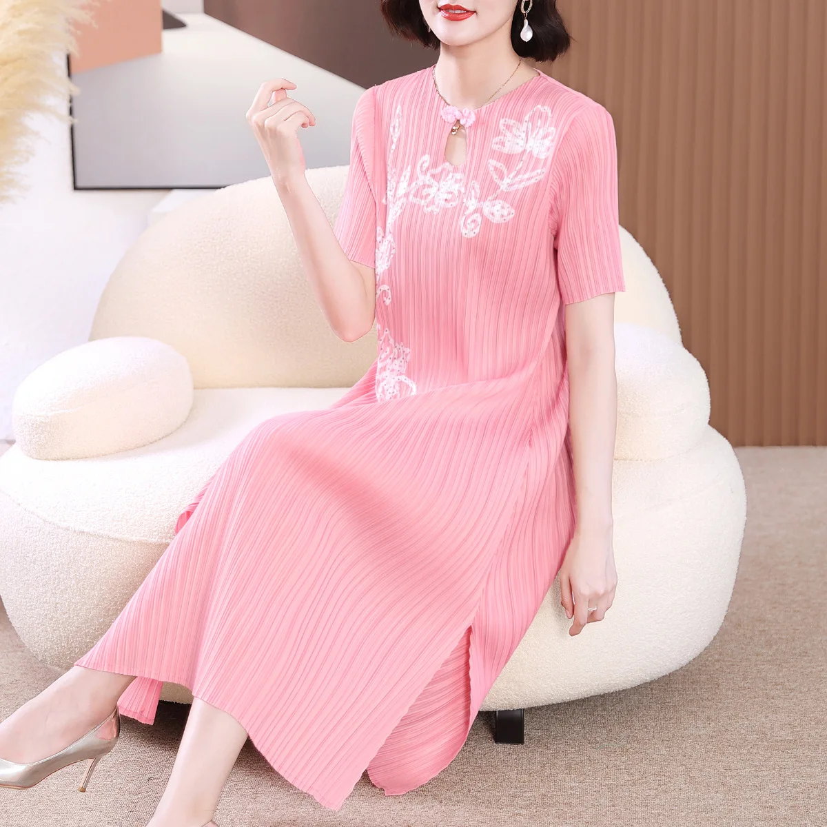 Miyake Pleated Dress Women's 2024 Summer New Fashion Printed Beaded Round Neck Short-sleeved Loose Elegant Mid-length Dress