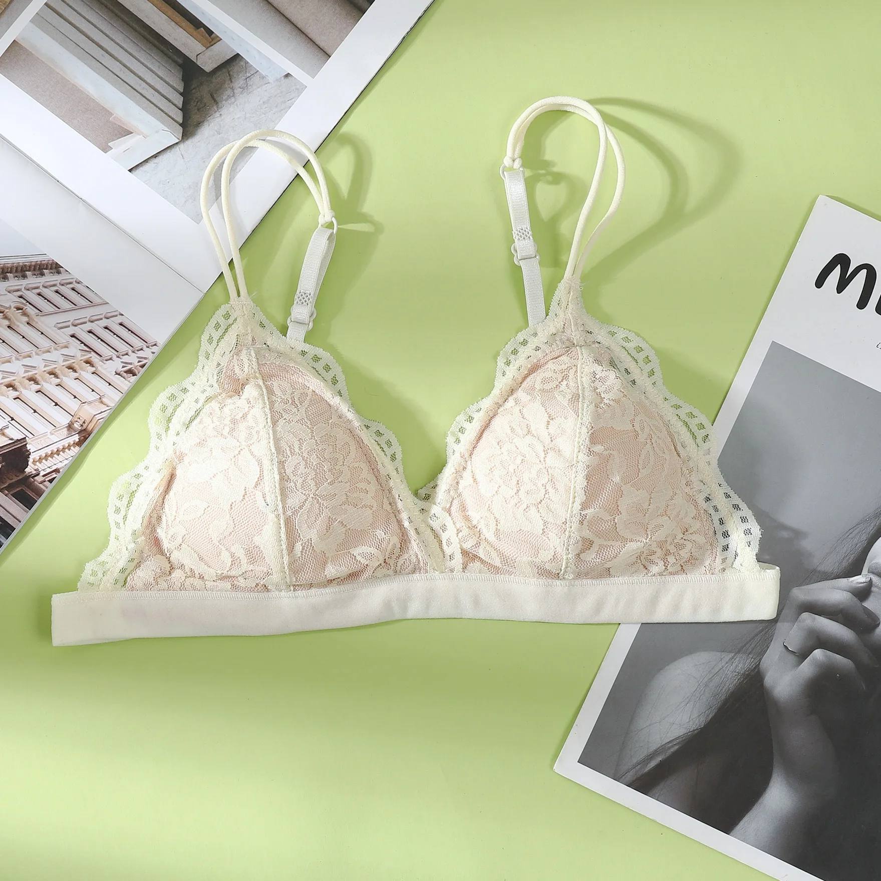 

2022 New Bra Sexy Lace Thin No Steel Ring Spring and Summer Sling Triangle Cup Wrap Chest Underwear Women