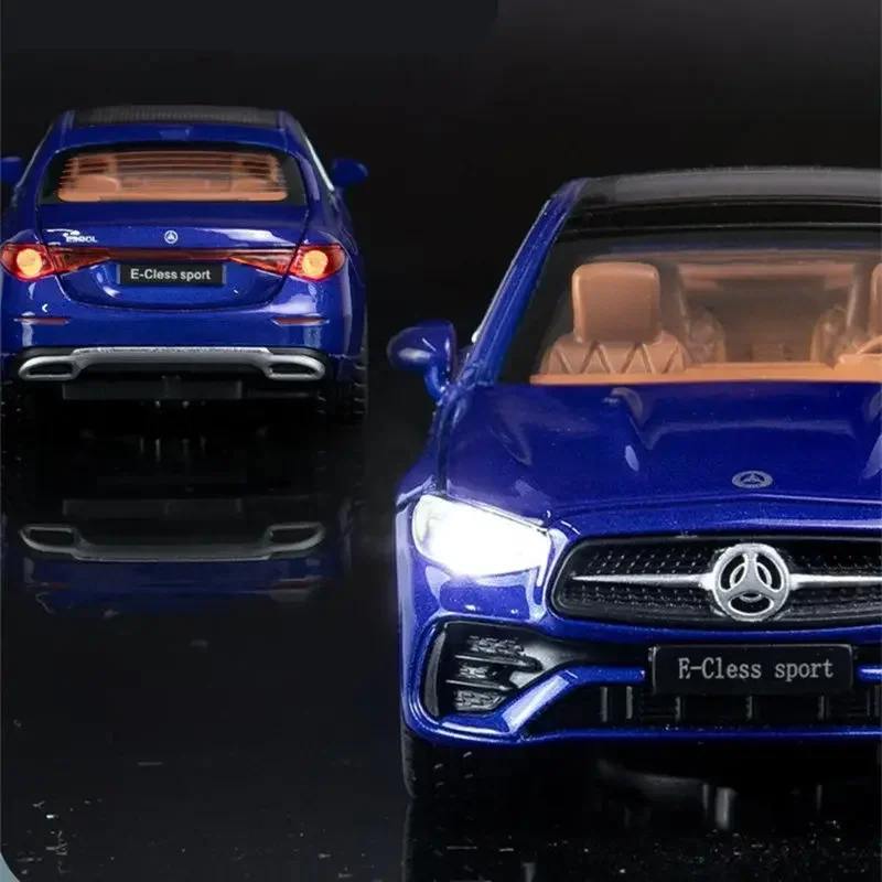 1:32 E300 L E-Class Alloy Car Model Diecasts Metal Toy Vehicles Car Model Simulation Sound and Light Collection Childrens Gifts 3