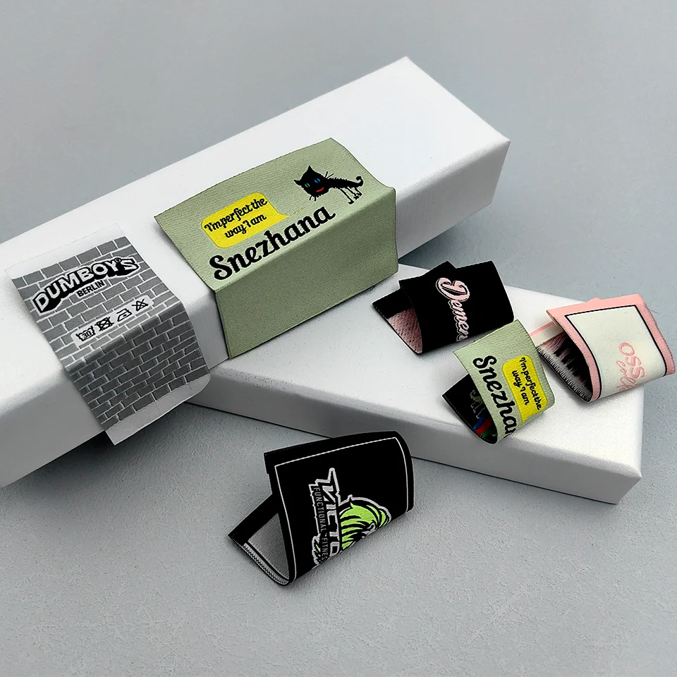 Etichetta per indumenti di marca personalizzata fine piegata