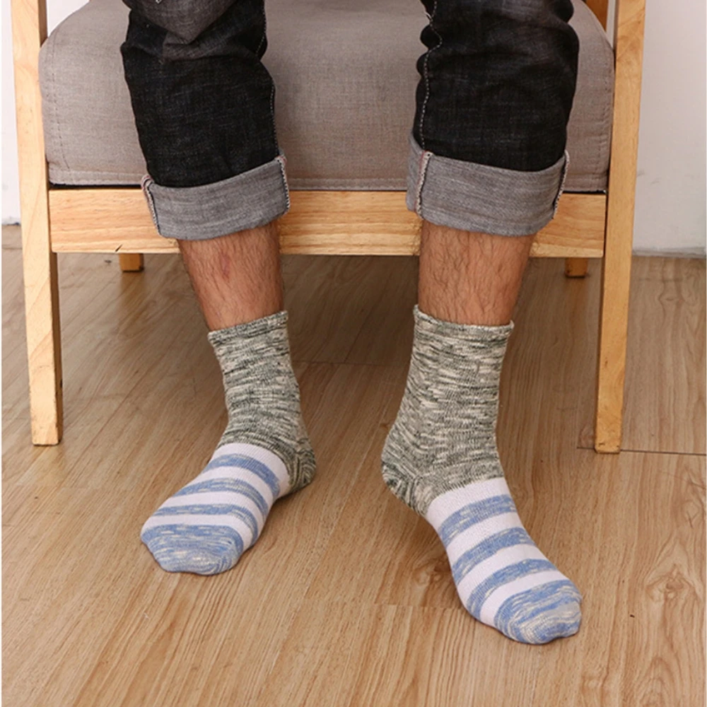 New men's socks Fashion famous style casual striped socks autumn winter cotton socks 602 2021 new men socks cotton 10 pairs high quality winter crew cotton socks fashion long autumn male socks breatheable dress casual