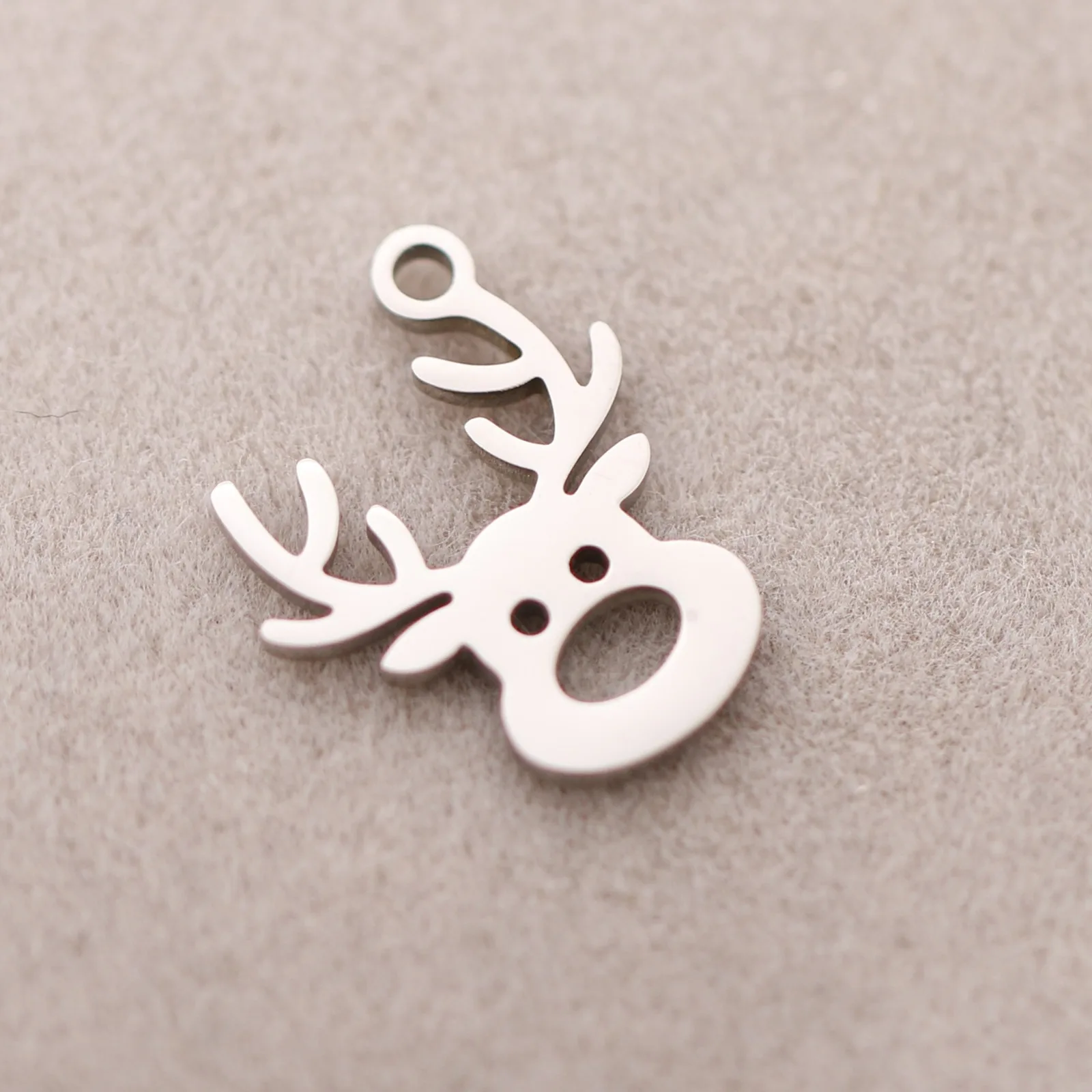 3 Stück Weihnachts anhänger Edelstahl Mini Schneemann Elch Weihnachts baum Schneeflocke Anhänger für Schmuck machen DIY Halskette Lieferungen – Detail 8