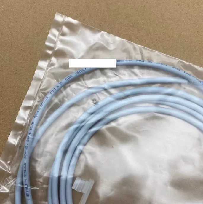 

5 шт. новый оригинальный соединительный кабель FESTO Nebu-M8G3-K-2.5-Le3 541333