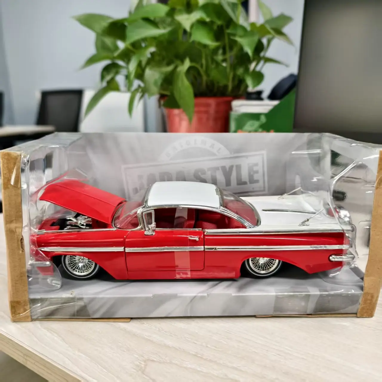 Static Die Casting 1:24 Scale Simulation Chevy Impala Alloy Coupe Collection Memorial Car Model