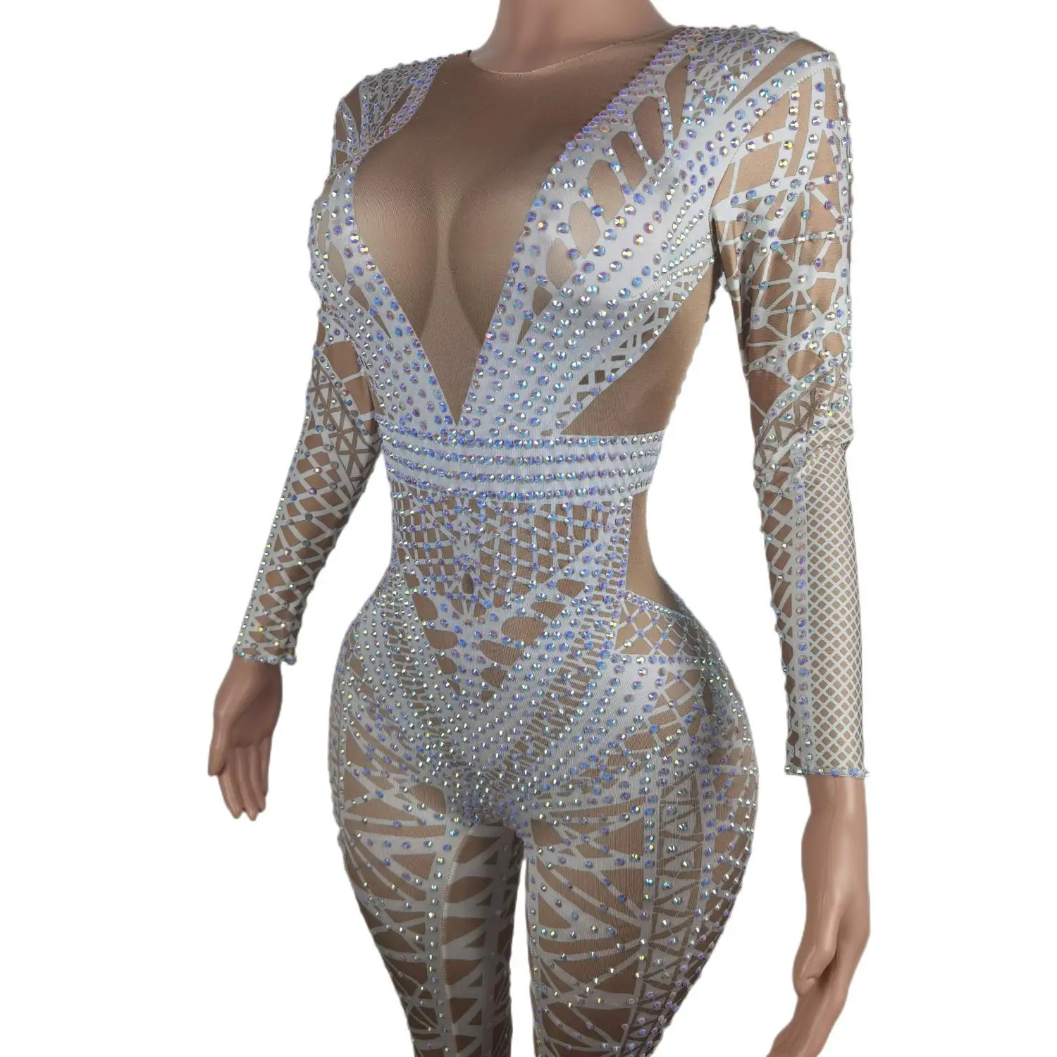 Рисунок 4 - Сексуальный Белый Блестящий Комбинезон