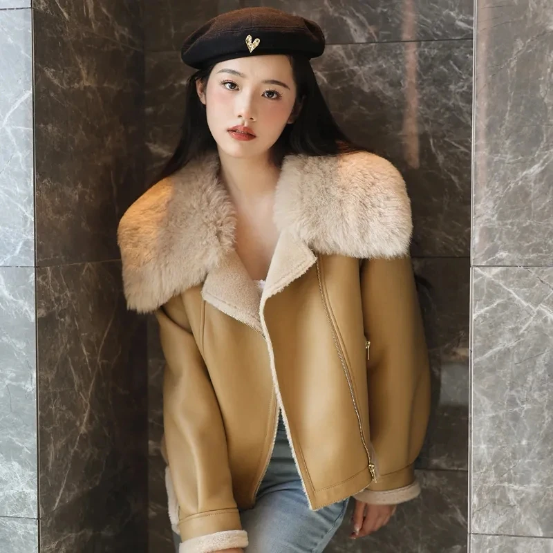 Autumn 2023 Winter New Fur One Jacket Women\'s Short Motorcycle Lapel Lamb Fur Coat Fashion Loose Warm Leather Jacket Outwear