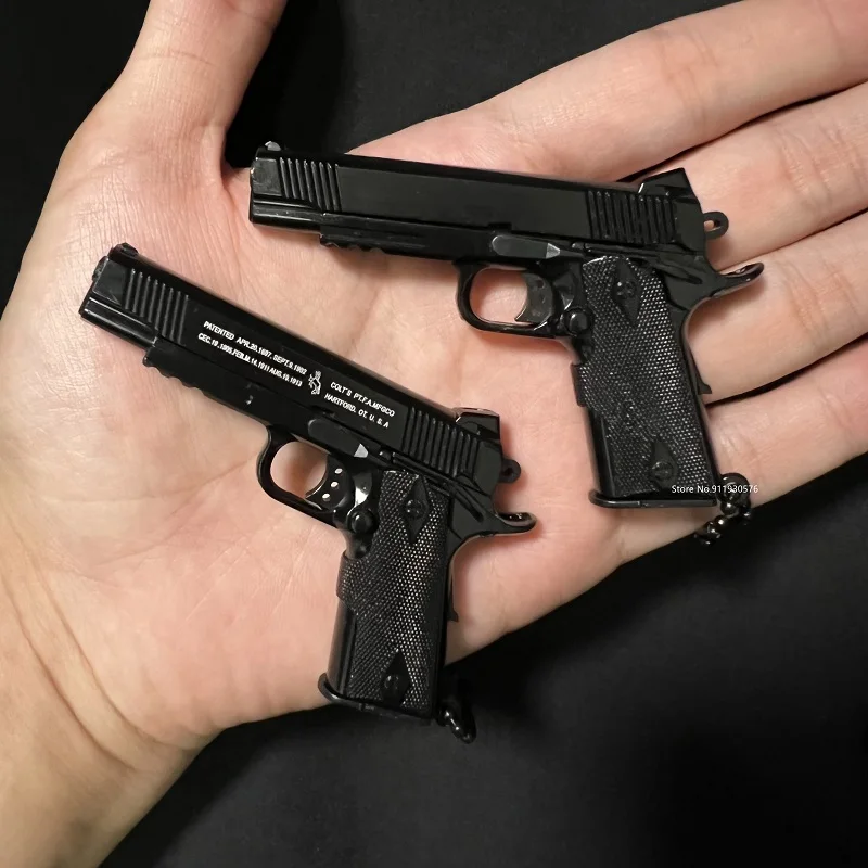 13 Metal Pistol Toy Gun Miniature Model High Quality Beretta 92F GLOCK 17 COLT M1911 Keychain