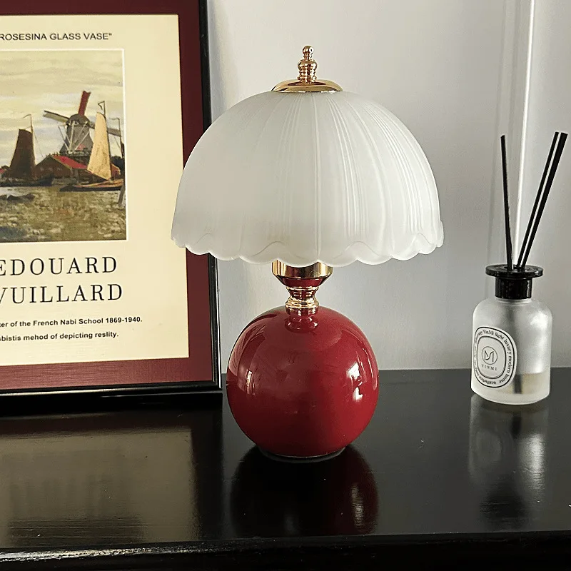 Cream style retro high-grade light luxury table lamp bedroomnew bedside table mushroom atmosphere small night lamp