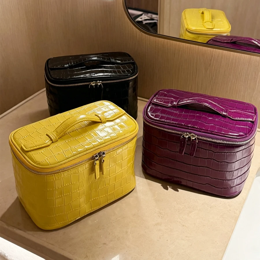 Top Layer Cowhide Crocodile Pattern Makeup Bags For Women Luxury Designer New In Large Capacity Toiletry Travel Cosmetic Handbag 3