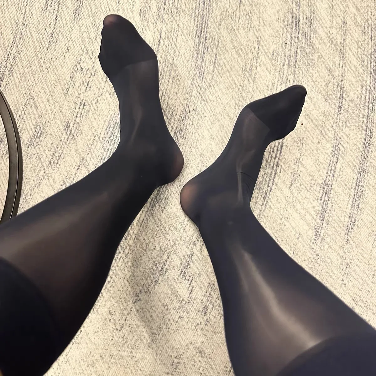 رجل مثير الأعمال اللباس الأوسط أنبوب الجوارب رجل النفط تألق جوارب شير الصيف انظر من خلال رقيقة جدا الجوارب