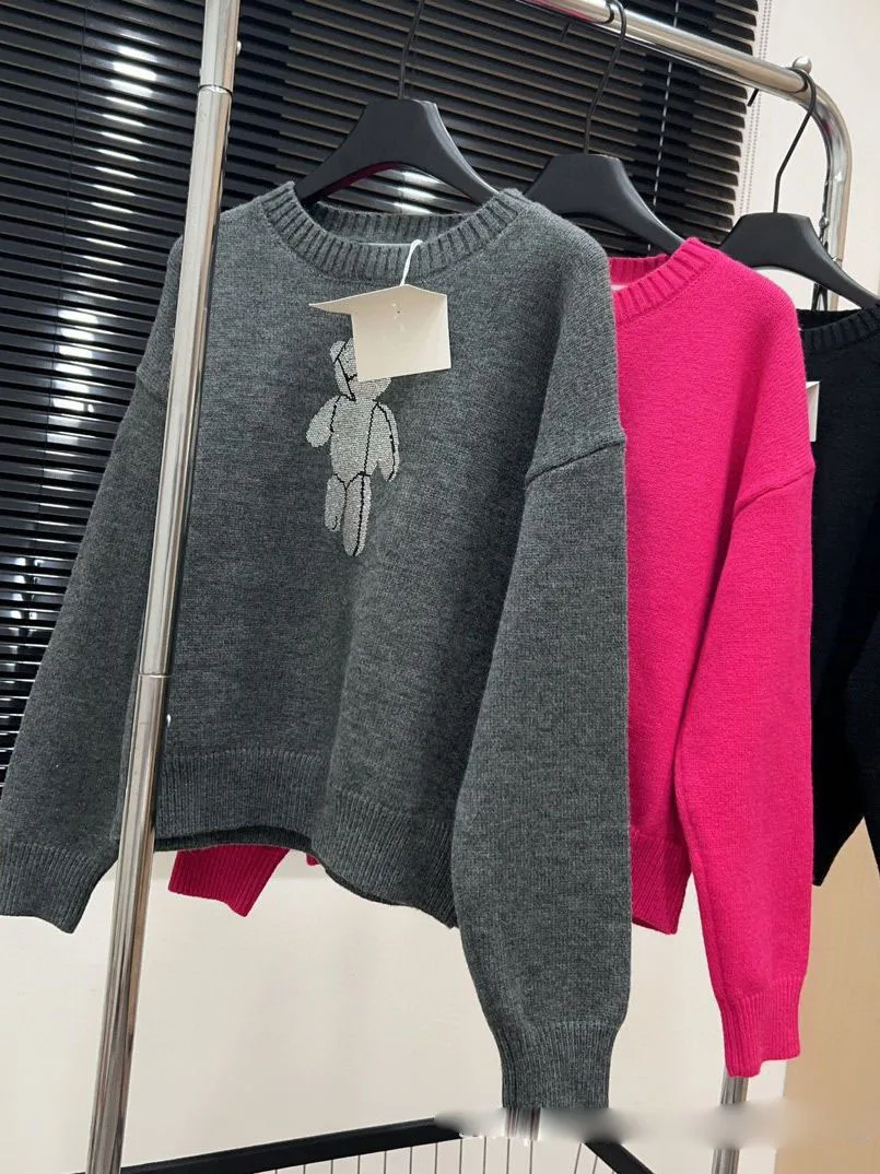 

High Quality New Autumn Hot Diamond Little Bear Long Sleeve Sweater for Women