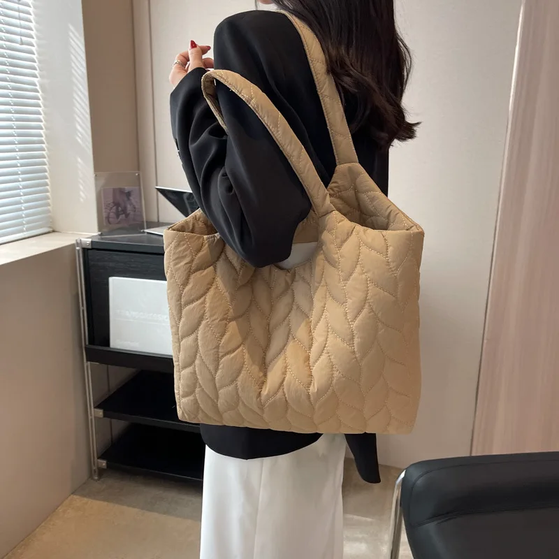 

Casual Solid Colors Women Shoulder Bags Designer Leaf Quilted Lady Handbags Fashion Large Capacity Female Tote Bag Winter Purses