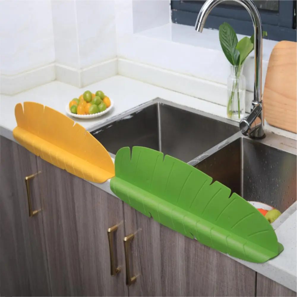 Kitchen Water Splash Guards Waterproof Oil-Proof Sink Baffle Silicone Anti-Splash Home Suction Retaining Plate Bathroom Supplies