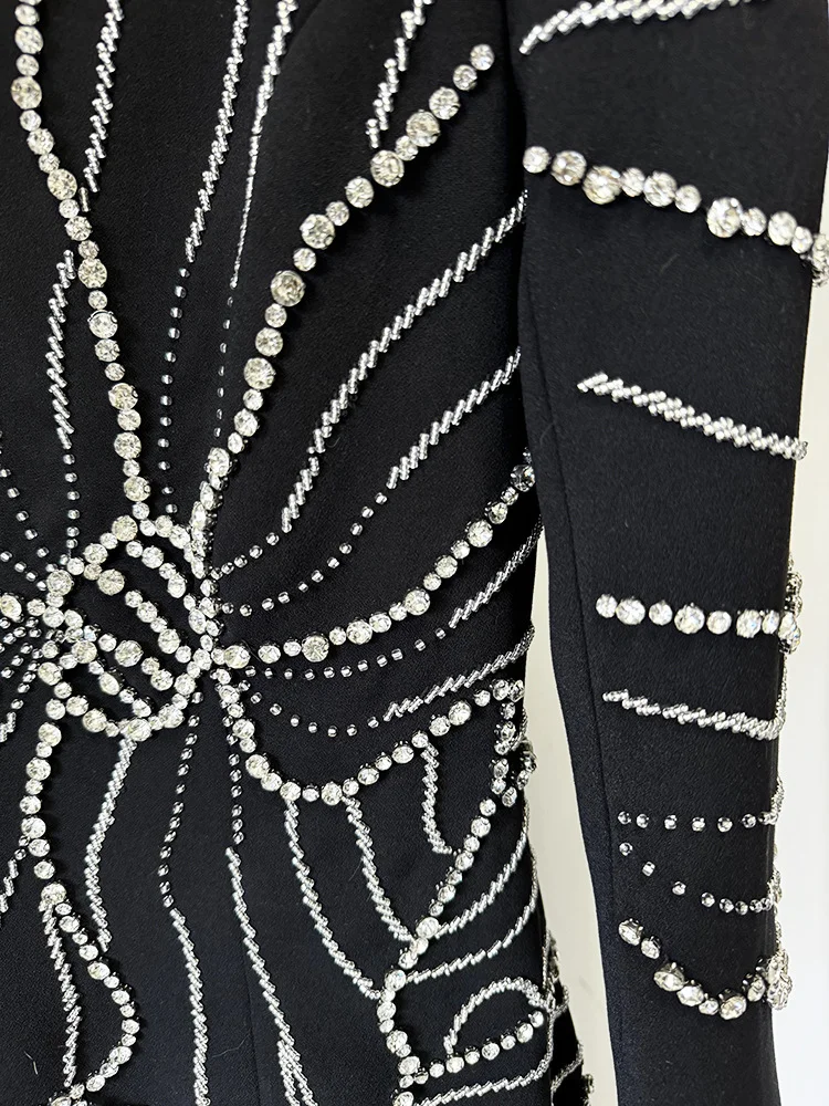 أحدث صيحات الموضة لعام 2025 من HIGH STREET فستان ط...