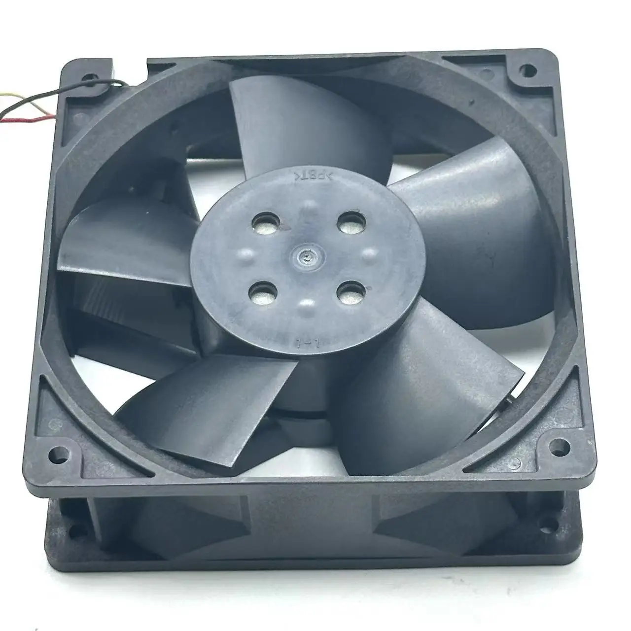 fios da c.c. 48v 0.90a de nmb 12038va-48r-gl 120x120x38mm