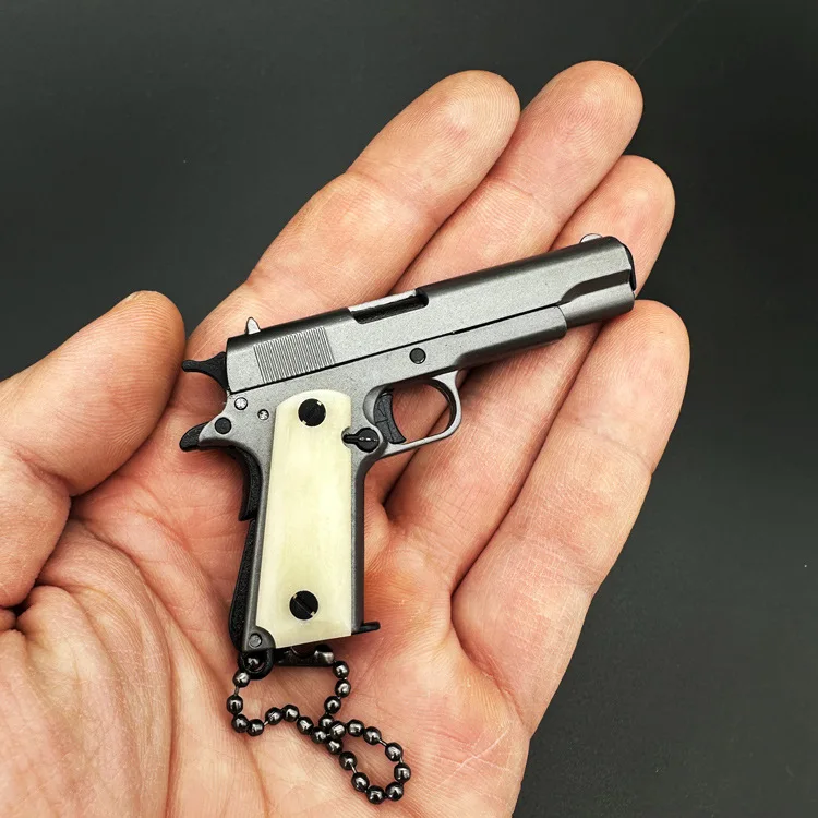 1:3 콜트 1911 소 뼈 손잡이 권총 미니어처 모델, 합금 키체인 선물, 배낭 펜던트 장식, 소년 선물 장난감