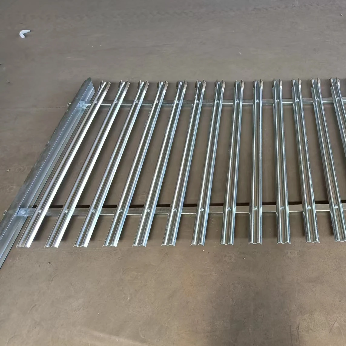 easily assembled w style galvanized steel palisade fencing price 4