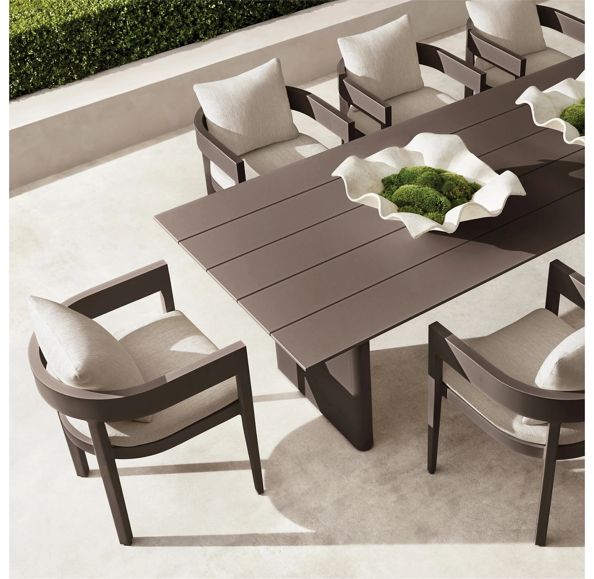 Modern Luxury Home Courtyard Patio Metal Garden Table and Chairs Aluminium Outdoor Dining Set