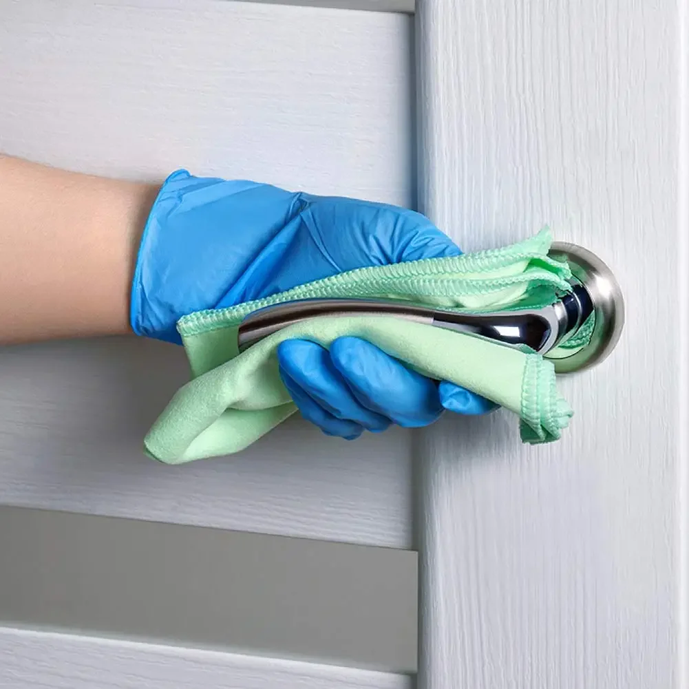 Gants jetables vinyle 4 mil sans latex vus de côté, montrant leur texture fine.