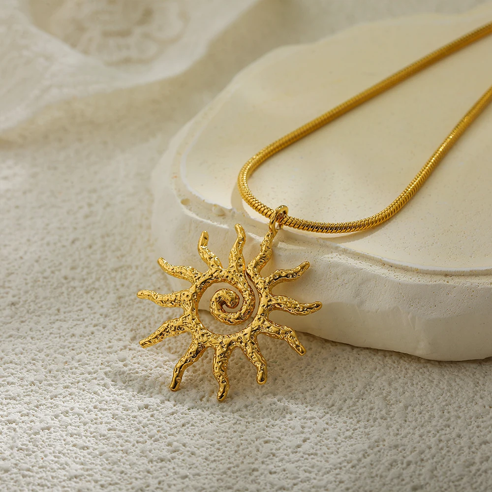 Unique Trendy 18K Gold Plated Hammer Patterned Spiral Sun Pendant Necklace Choker Stainless Steel Waterproof Women Jewelry Gift