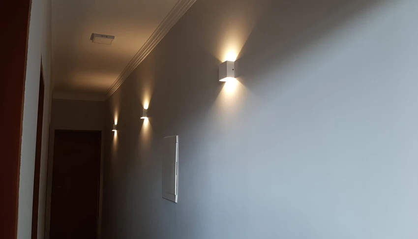 Sleek Aluminum Wall Sconce