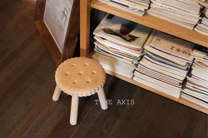 Рисунок 3 - Винтажный детский табурет из ореха